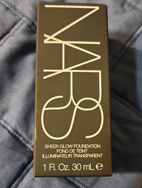 NARS Sheer Glow Foundation - Deep 2 New Caledonia